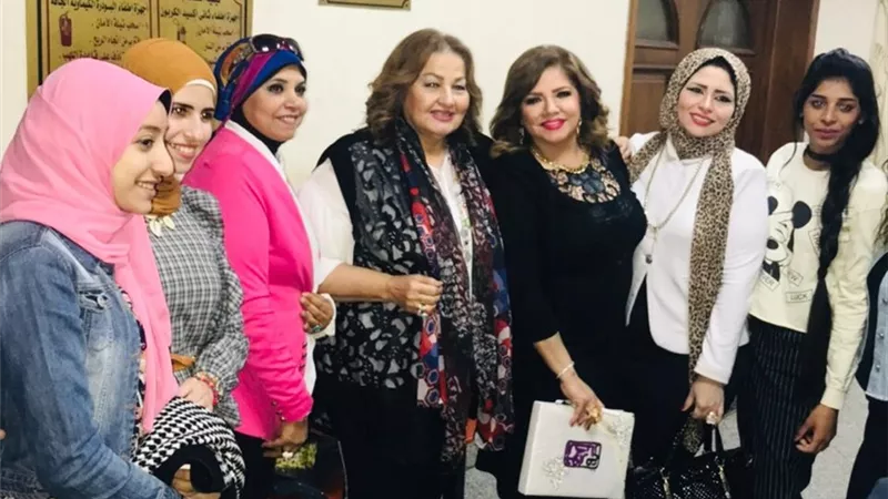 منى رجب في 