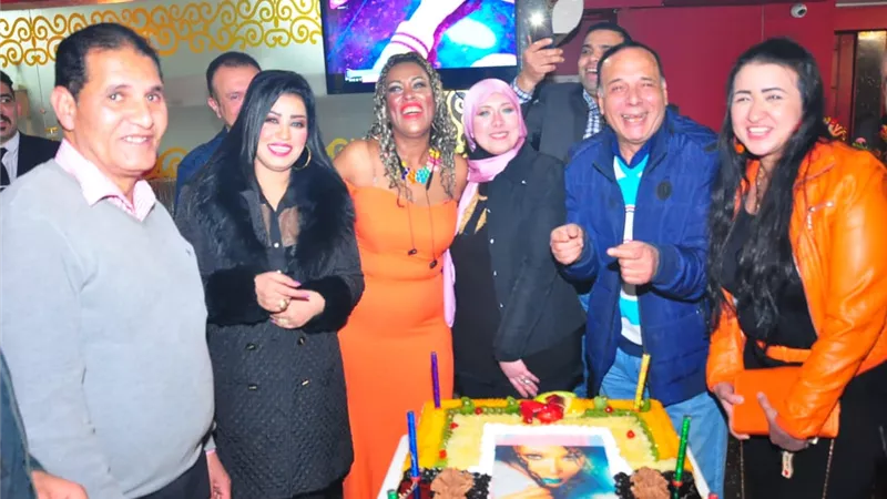 مستر عزوز يحتفل بعيد ميلاد نواعم(صور)