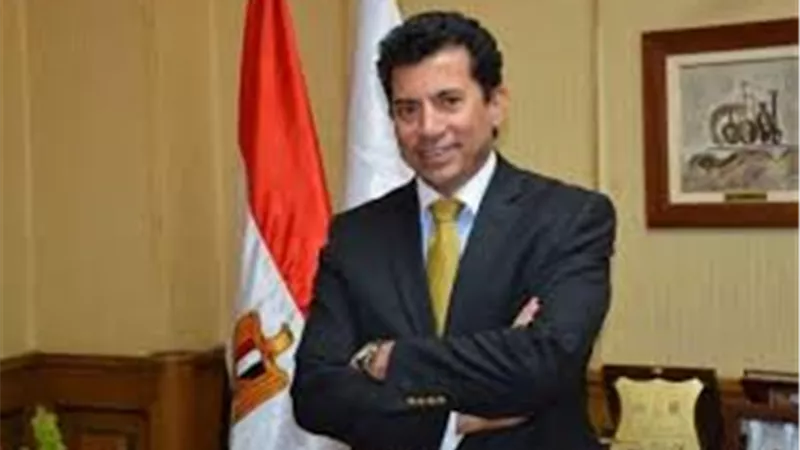 أشرف صبحي والسفير السعودي يكرمان نجوم الرياضة والفن في احتفالية كبري ١٦ أبريل 