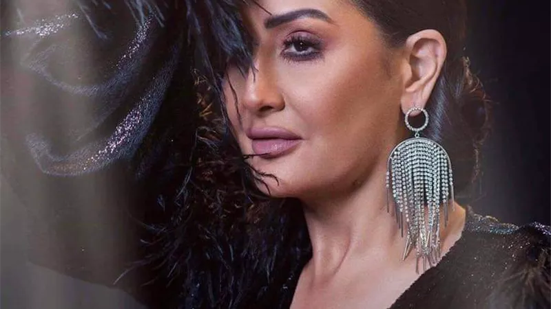 غادة عبد الرازق تخطف الأنظار بـ