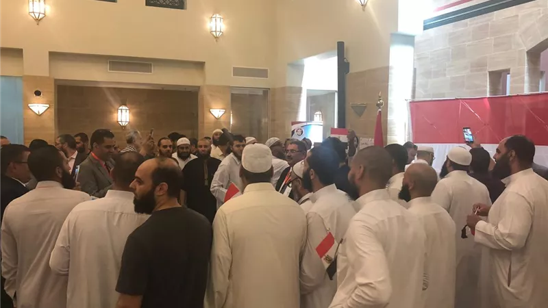 اقبال كثيف من المصريين بالسعودية للتصويت في الاستفتاء على تعديل الدستور(صور)