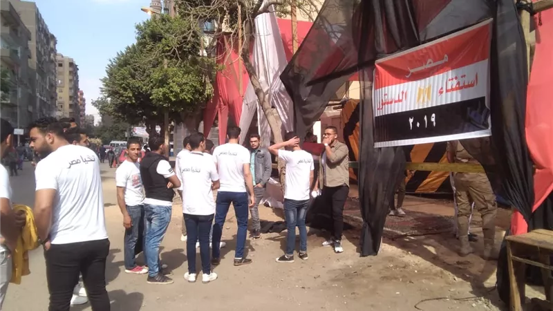 الهيئة الوطنية للانتخابات تحظر تصوير ورقة الاستفتاء بعد التصويت