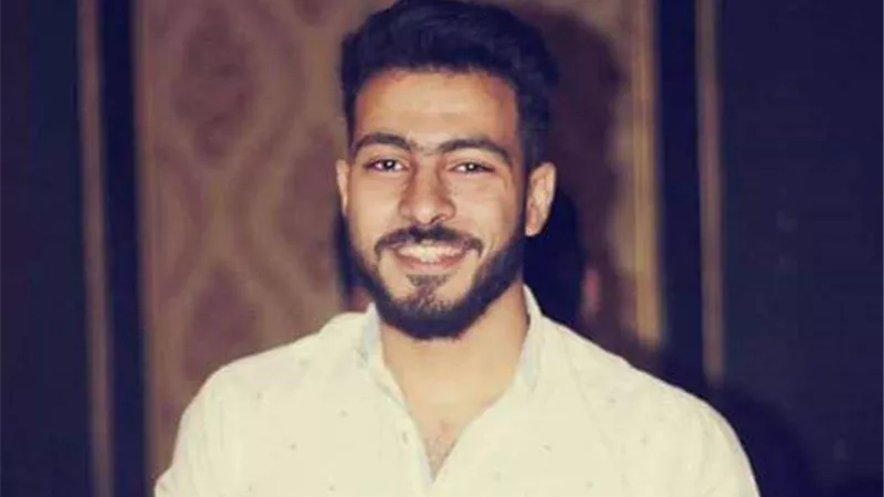 الشاعر محمود المنشاوي يقدم مناقشة  