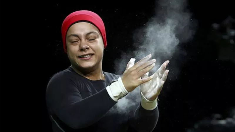 ساره سمير  تحقق 3 ميداليات ذهبية ورقم إفريقي جديد في منافسات وزن 76ببطولة افريقيا 