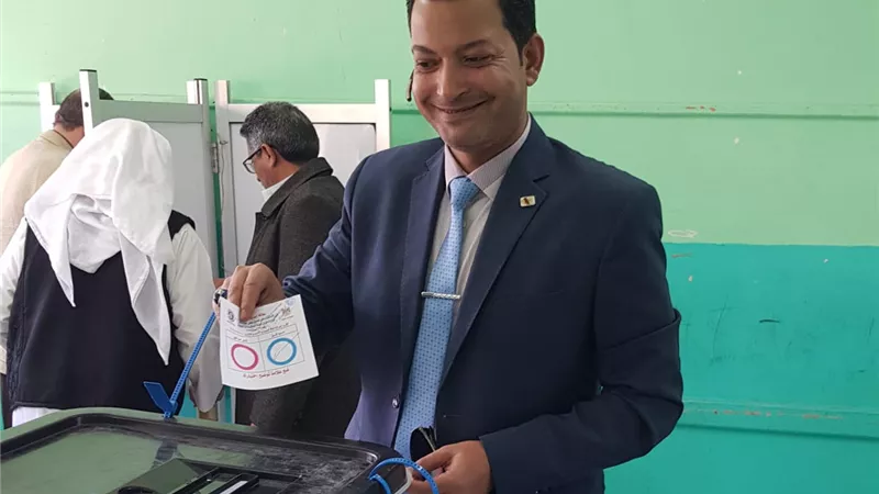 أعضاء الاتحاد العربي للمجالس الشعبية والمحلية قائمة تحيا مصر بمطروح يدلون بأصواتهم في الاستفتاء (صور)