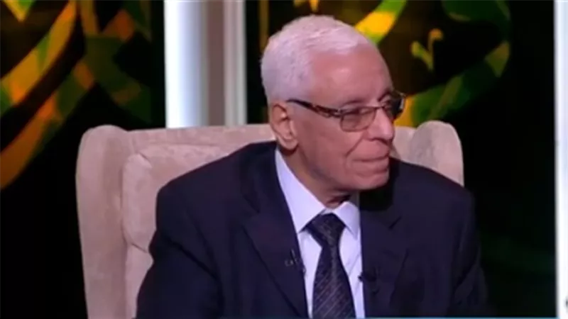 حسام موافي: الطبيب اللي بيعالج الصداع بمسكنات غلطان كونه عرض وليس مرض (فيديو) 