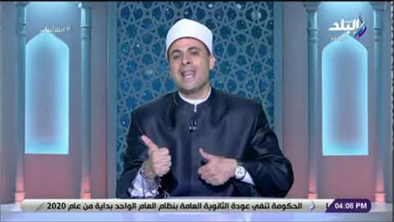 الشيخ هشام عبد العزيز: «سيدنا محمد بشر لا كالبشر بل هو كاليقوت بين الحجر» (فيديو) 