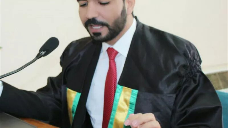 أحمد عزيز: دراما رمضان تعاني من أزمة اقتباس الأفكار من أعمال أجنبية وتمصيرها بشكل خاطئ