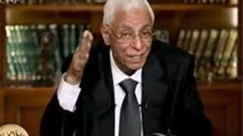 حسام موافي: «قرص دواء ممكن يضيع النخاع العظمي ويجب إغلاق صيدليات البقالة» (فيديو)