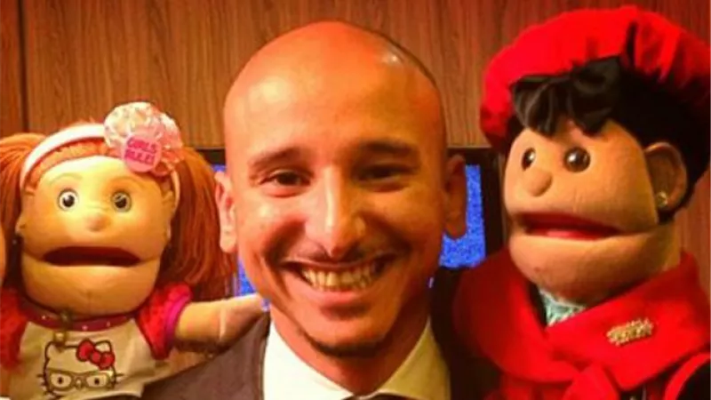 خالد منصور يدبر مقلب في مذيعة 