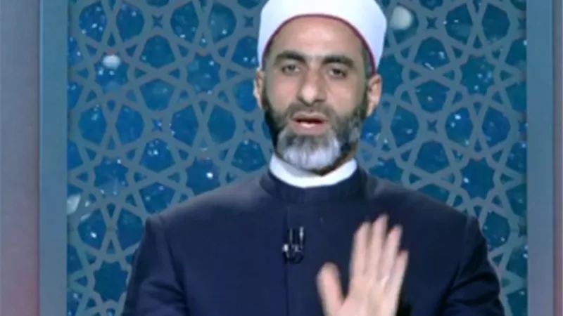 ماذا كان يفعل الرسول في العشر الأواخر من رمضان؟ (فيديو)