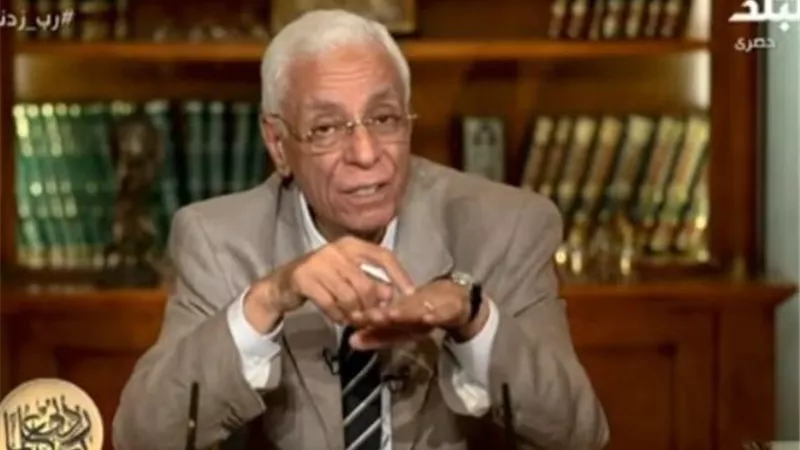 حسام موافي يحذر من علاج انسداد الشريان التاجي في العيادات (فيديو)