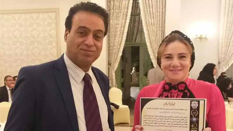 تكريم  المحامية سالى الجباس من منظمة الوحدة العربية وسط مشاهير المجتمع العربى (صور)