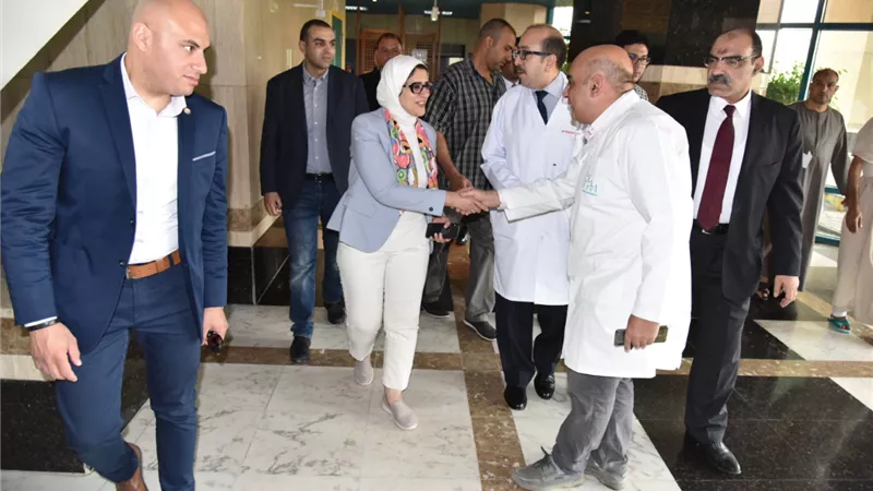 وزيرة الصحة تتفقد مستشفي الشيخ زايد.. وتؤكد جاهزيتها لتقديم أفضل خدمة طبية للمواطنين