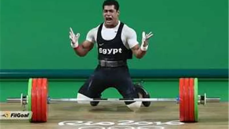 البطل الأولمبي محمد إيهاب يهنئ أبطال العالم للناشئين