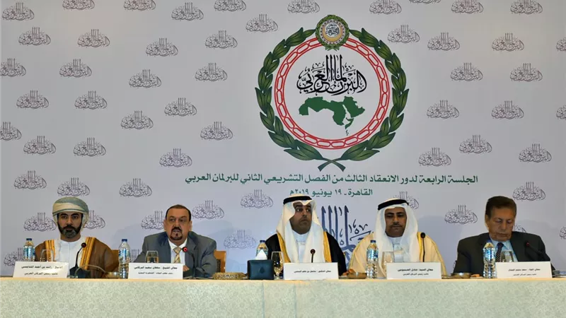 رئيس البرلمان العربي يدعو الدول التي تشهد مراحل انتقالية وتحولات سياسية إلى تغليب المصلحة الوطنية