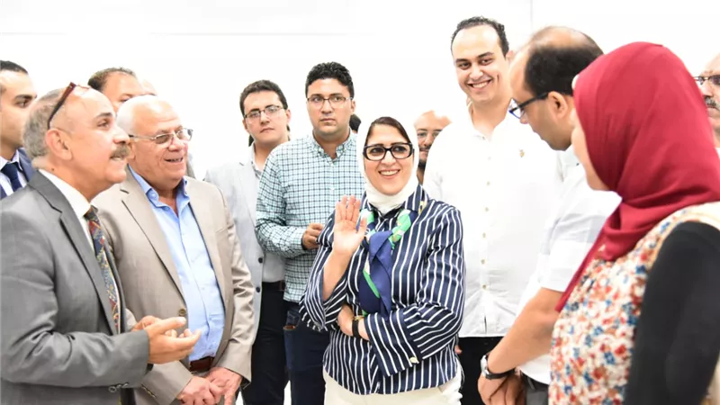 وزيرة الصحة تبدأ جولتها ببورسعيد بتفقد التجهيزات الجارية بمستشفيات منظومة التأمين الصحي الشامل الجديد (صور)