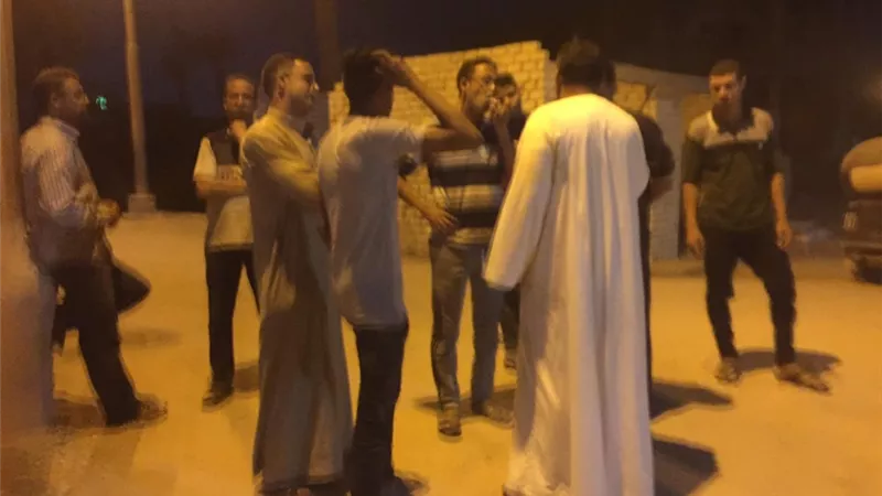 أهالى قرية بالصف يستغيثون بمحافظ الجيزة لمنع مرور سيارات النقل  بعد مصرع 6 وتهدم سور مدرسة ابتدائى (صور)