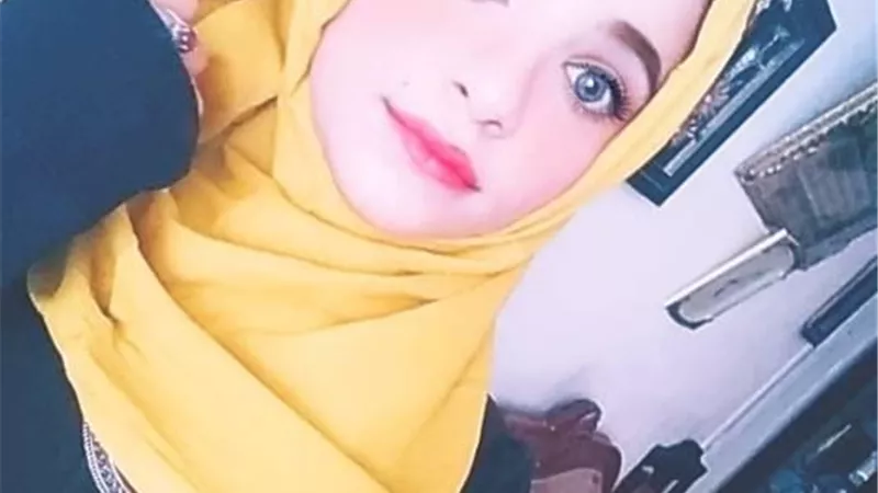 تبلغ من العمر 15 عاما ..
