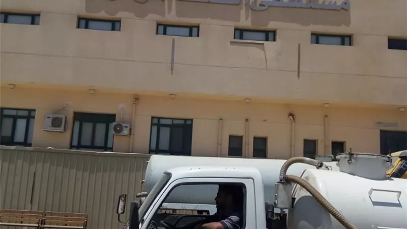 هيئة الصرف الصحى بالجيزة تنقذ مستشفى الصف من الغرق بمياه الصرف 