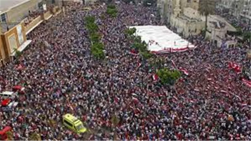 أحمد موسى يتذكر 30 يونيو: رفعت الكارت الأحمر في وجه الجماعة الظالمة على الهواء (فيديو)