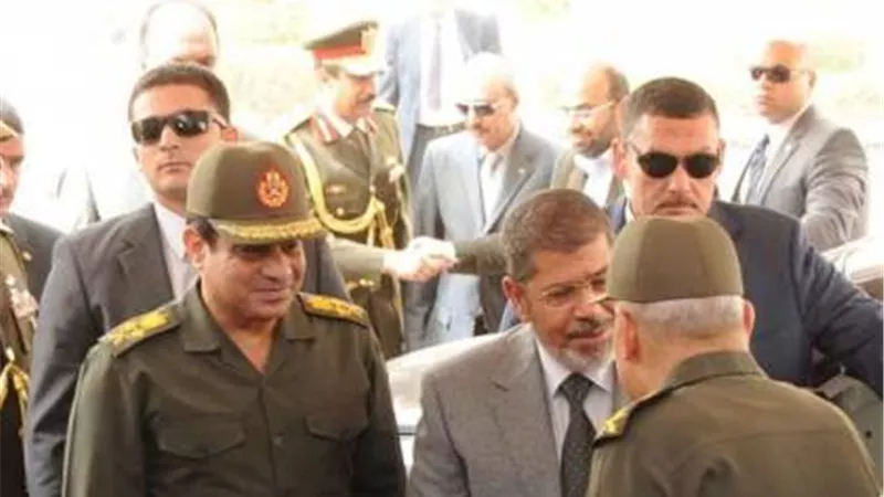 مصطفى بكري : مرسي عرض على قائد الحرس الجمهوري منصب وزير الدفاع لحظة القبض عليه (فيديو)