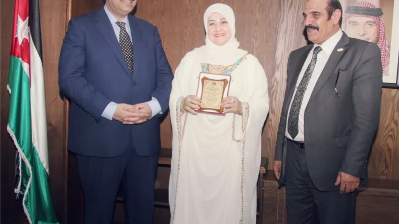 منارة العرب تكرّم الأديبة الدكتورة سناء الشّعلان(فيديو وصور)