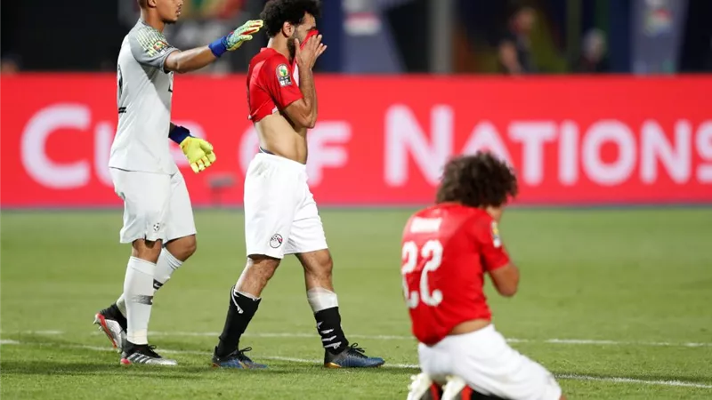هاني حتحوت يفتح النار على اتحاد الكرة: «يتراجع عن قراراته بإجبار من اللاعبين» (فيديو)