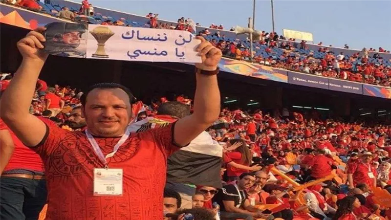 أول تعليق من زوجة الشهيد أحمد المنسي على رفع صورته في مدرجات استاد القاهرة (فيديو)