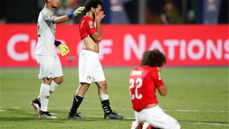 أحمد موسى لـ «لاعبي المنتخب»: «مش قادرين ترفعوا اسم مصر يبقى تقعدوا في بيوتكم وتريحونا (فيديو)