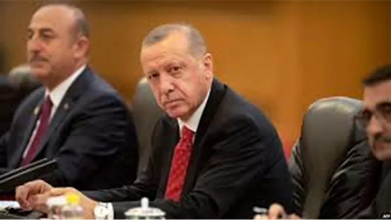 أسامة كمال ساخرا من الرئيس التركي:  لسه الاردوغان بيقبض على الناس بتهمة انهم تبع جولن