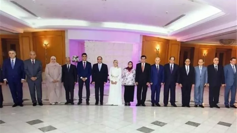 مصطفى بكري: السيسى يلبي دعوة شاب بحضور حفل زفافه ويشهد على «عقد القران» (فيديو)