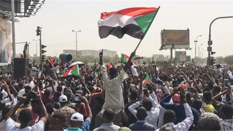 مصطفى بكري: مصر لم تتدخل في شئون السودان.. وترفض لعبة المزايدات (فيديو)