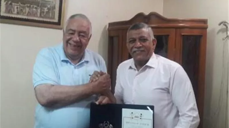 «فهيم » يمنح شهادة تقدير عالميه لمكتشف نجوم كمال الأجسام