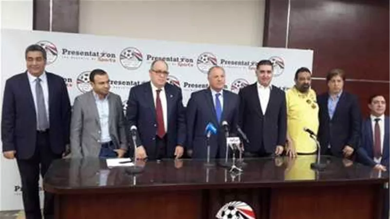طارق محمود: «عضو باتحاد الكرة أسند عملية نقل الوفود الأفريقية إلى شركته الخاصة» (فيديو)