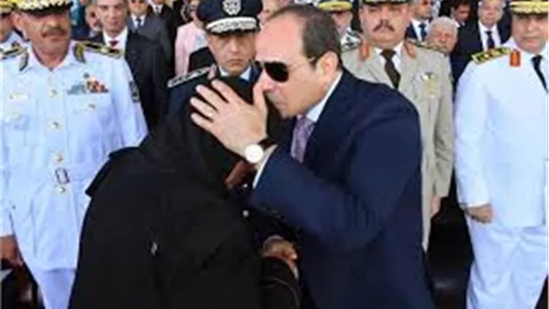 والدة البطل عمر القاضي: «كنت عارفة إنه هيستشهد.. والرئيس قال لي أنتِ فوق راسنا» (فيديو)