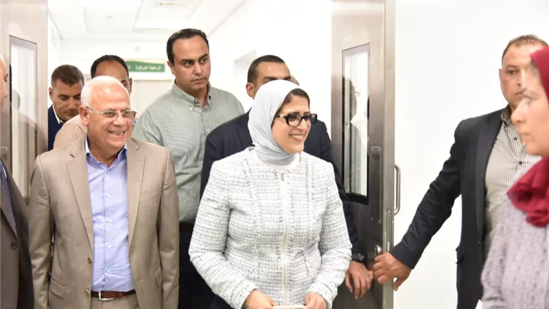فى إطار التشغيل التجريبي للتأمين الصحي الشامل الجديد.. وزيرة الصحة تتفقد مستشفى الزهور ببورسعيد وتشيد بالتجهيزات (صور)