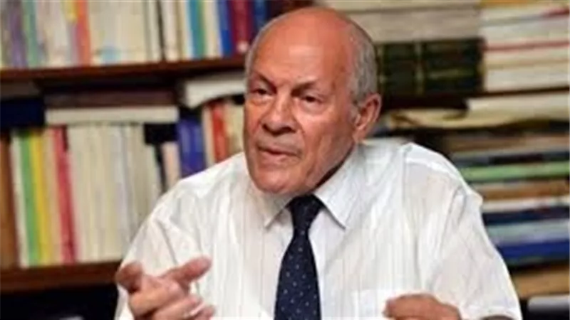 «أصحاب الأملاك يتحكمون في القوانين».. أستاذ تاريخ يكشف الأوضاع قبل 23 يوليو 1952 (فيديو)