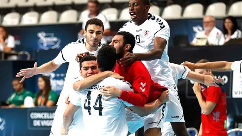 أسامة كمال يشيد بتأهل منتخب شباب كرة اليد لنصف نهائي المونديال: رفعوا راسنا.. شباب يشرف