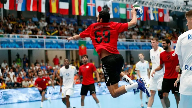بعد خسارة منتخب اليد .. أحمد موسى: «عملوا المستحيل وبيقبضوا 13 جنيه» (فيديو) 