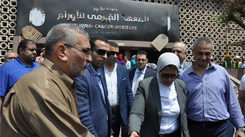 من داخل معهد الأورام..وزيرة الصحة: الوزارة ستتحمل تكاليف إعادة تجهيز معهد الأورام بعد العرض على رئيس مجلس الوزراء(صور)