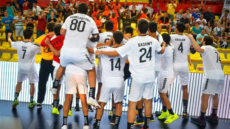 هاني حتحوت يهنئ منتخب الناشئين.. «كرة اليد مفرحة مصر منذ 8 شهور» (فيديو)