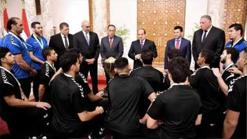 أحمد موسى : «أبطال اليد تدربوا سنتين عشان كأس العالم.. وبهوات كرة القدم بيتفسحوا» (فيديو)