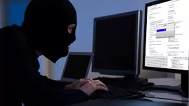 استاذ قانون يطالب بتغليظ عقوبة الجرائم الإلكترونية بمصر على غرار فرنسا (فيديو)