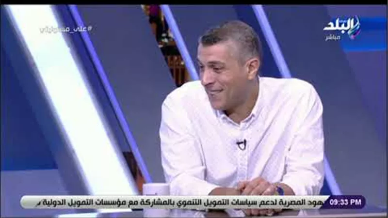 أخصائي نفسي: مدمن «السوشال ميديا» يعاني من عجز في التواصل المباشر مع الناس (فيديو)