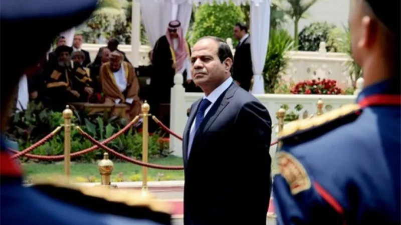 والد محمد علي: «السيسي أشرف شخصية ومثلنا الأعلى» (فيديو)