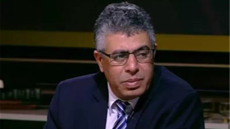 عماد الدين حسين يحذر من تزوير الكتب: «أصحاب دور النشر هيفلّسوا» (فيديو)