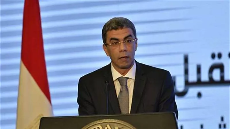 ياسر رزق: «السيسي وزير إعلام الدولة.. ولا يوجد أحد يتحدث باسمه» (فيديو)