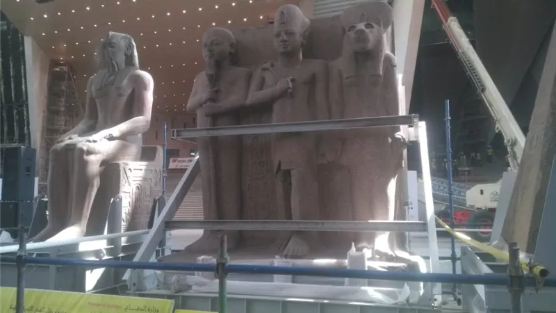  مفاجاة .. مشرف المتحف المصرى الكبير يكشف : حتشبسوت شيدت أضخم مسلة فى العالم(صور)