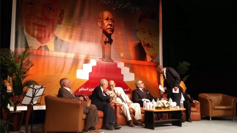 علاء عبد الهادى: أحمد شوقى شاعر لن يتكرر والمؤسسة الرسمية تجاهلته